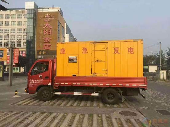 四平压力源的振动会对其重复性产生什么具体影响？